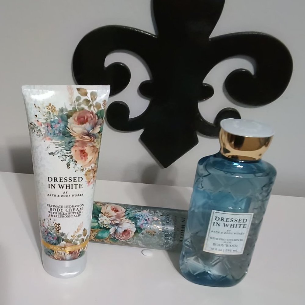 Bath and body works Dressed in White - Picture 1 of 3